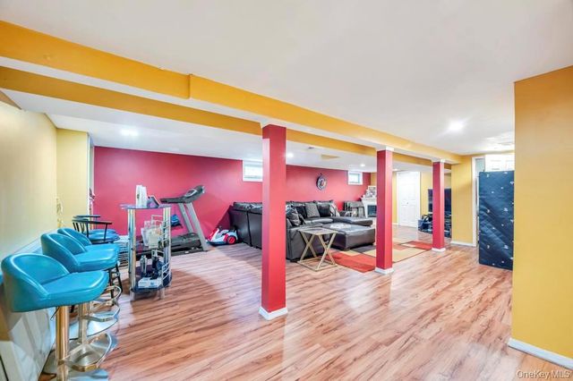 488 Pershing Blvd, Rockville Centre, NY 11570