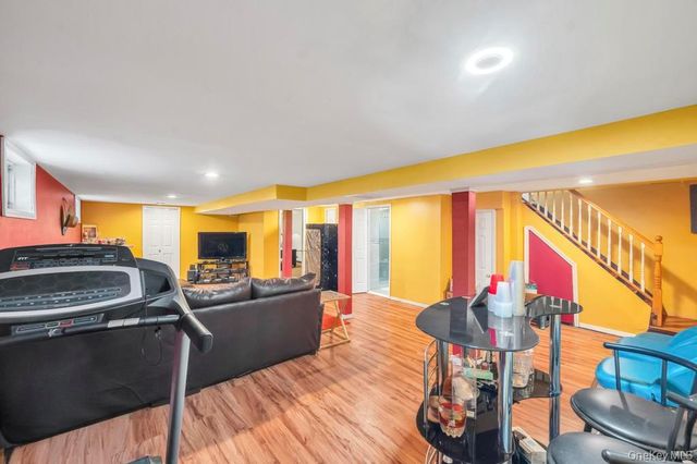 488 Pershing Blvd, Rockville Centre, NY 11570