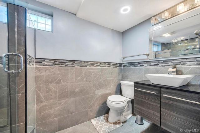 488 Pershing Blvd, Rockville Centre, NY 11570