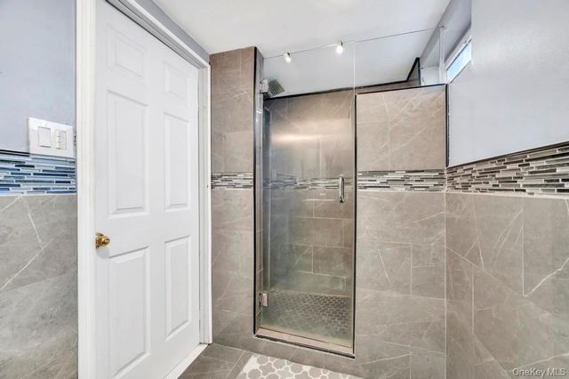 488 Pershing Blvd, Rockville Centre, NY 11570