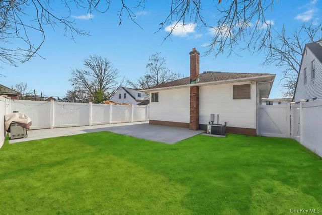 488 Pershing Blvd, Rockville Centre, NY 11570