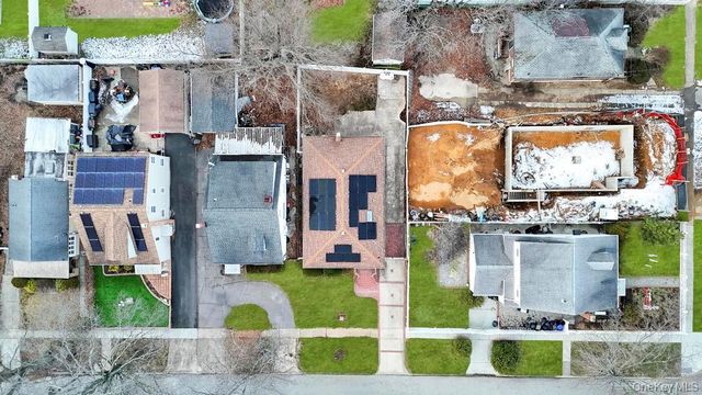 488 Pershing Blvd, Rockville Centre, NY 11570