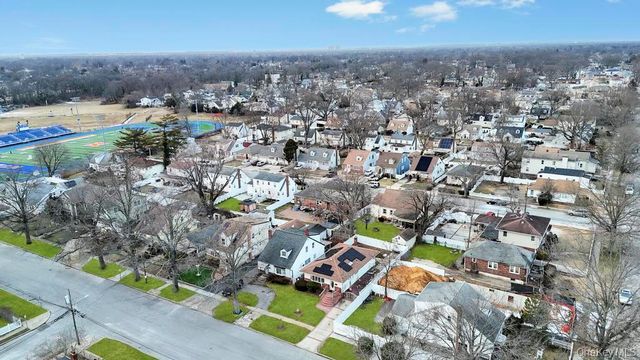 488 Pershing Blvd, Rockville Centre, NY 11570