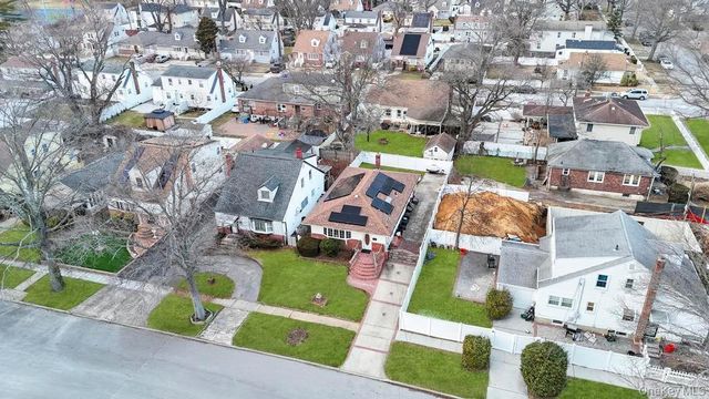 488 Pershing Blvd, Rockville Centre, NY 11570