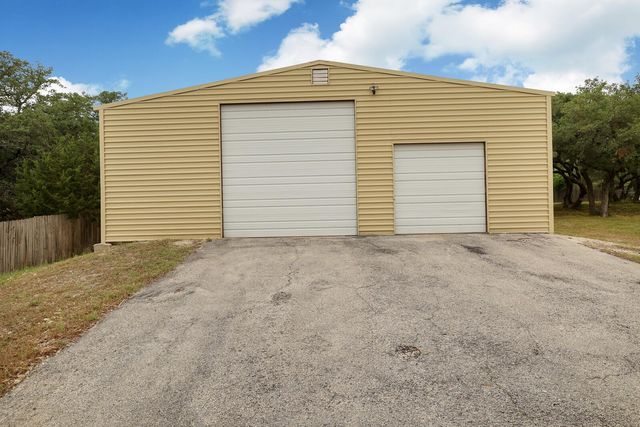 610 Tamarack Dr, Canyon Lake, TX 78133