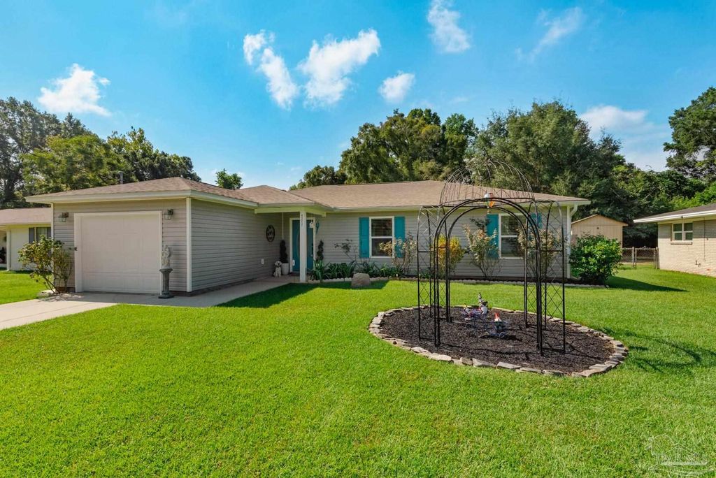 4277 Dana St, Pace, FL 32571