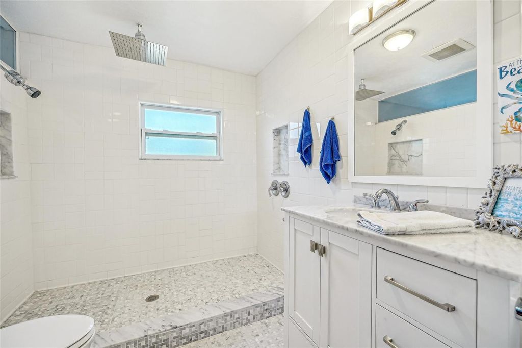 Image 14 of property listing at 934 N HALIFAX AVENUE, Daytona Beach, FL 32118