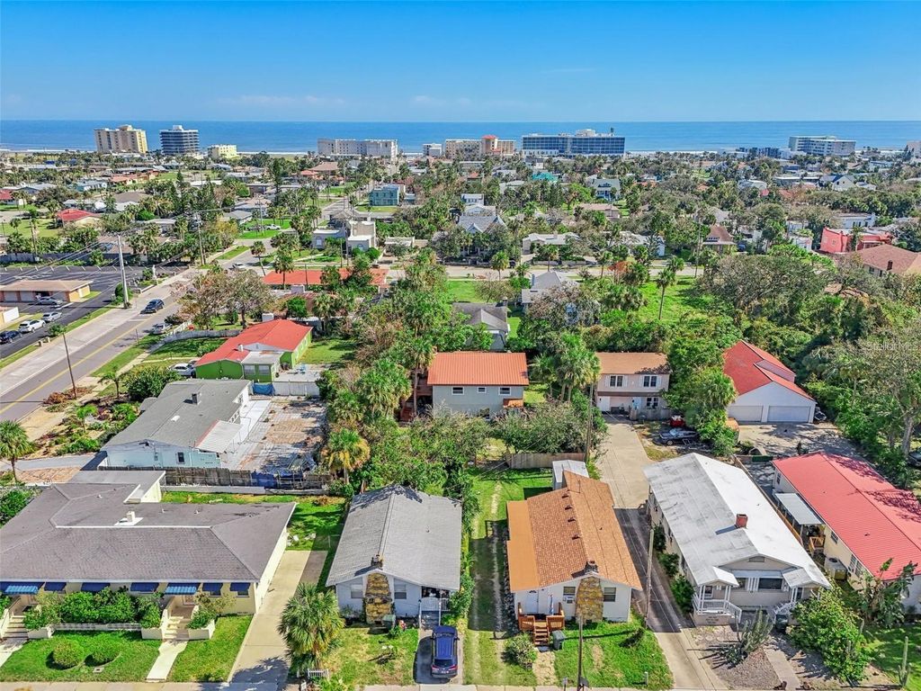 Image 43 of property listing at 934 N HALIFAX AVENUE, Daytona Beach, FL 32118