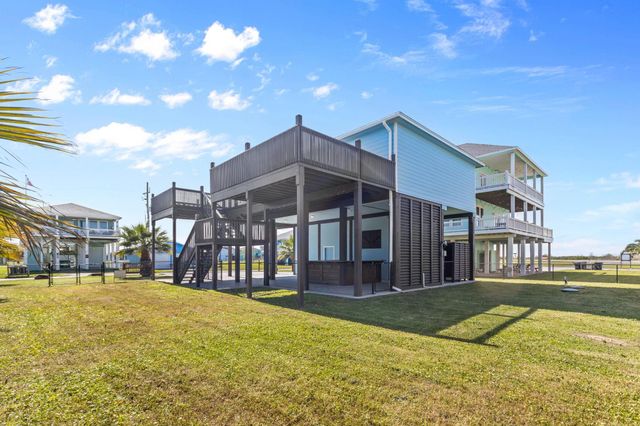 984 Crane Lane, Crystal Beach, TX 77650
