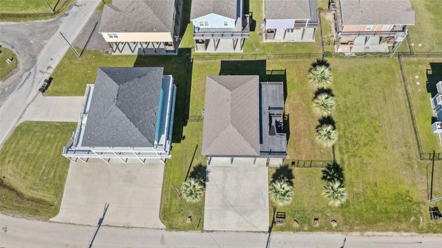 984 Crane Lane, Crystal Beach, TX 77650