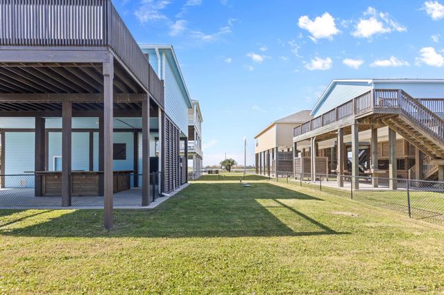 984 Crane Lane, Crystal Beach, TX 77650