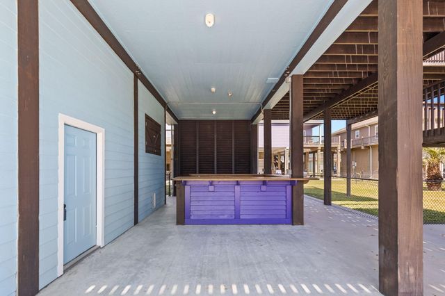 984 Crane Lane, Crystal Beach, TX 77650