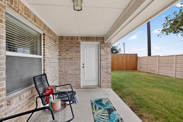 101 Loving Trail, Justin, TX 76247