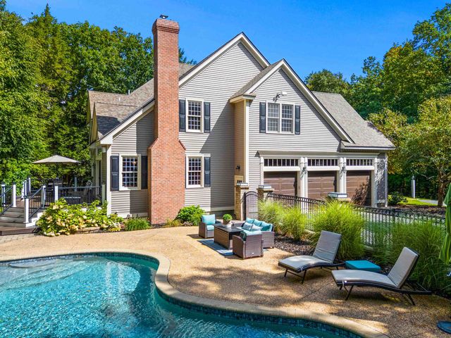 2 Rolling Woods Drive, Bedford, NH 03110