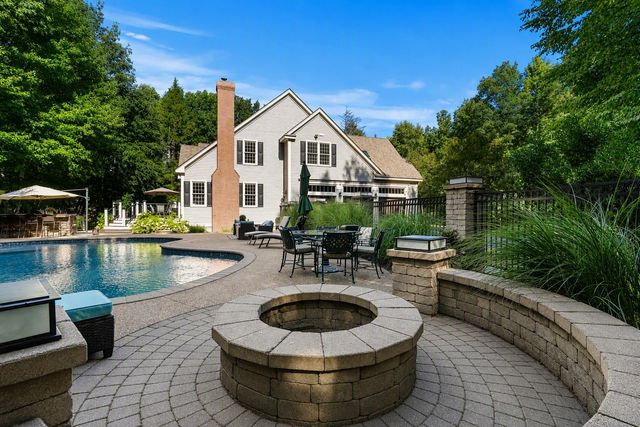 2 Rolling Woods Drive, Bedford, NH 03110