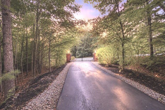 2 Rolling Woods Drive, Bedford, NH 03110