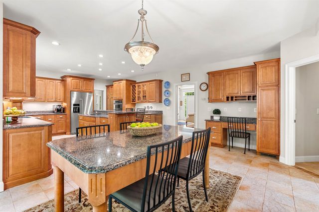 2 Rolling Woods Drive, Bedford, NH 03110