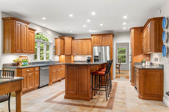 2 Rolling Woods Drive, Bedford, NH 03110