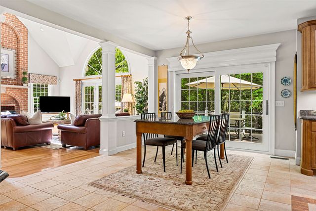 2 Rolling Woods Drive, Bedford, NH 03110