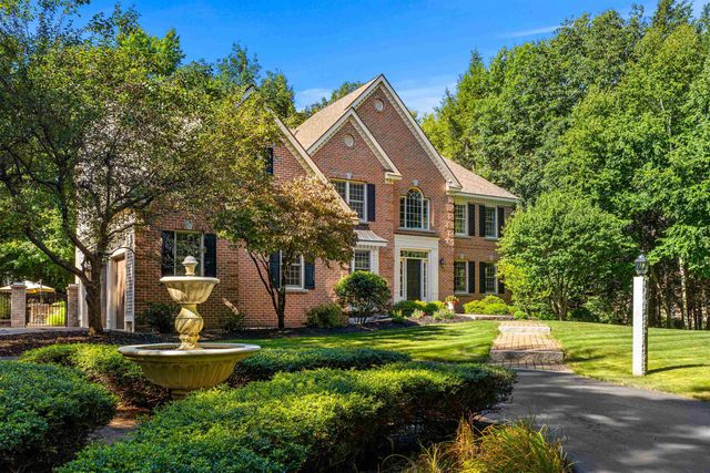 2 Rolling Woods Drive, Bedford, NH 03110