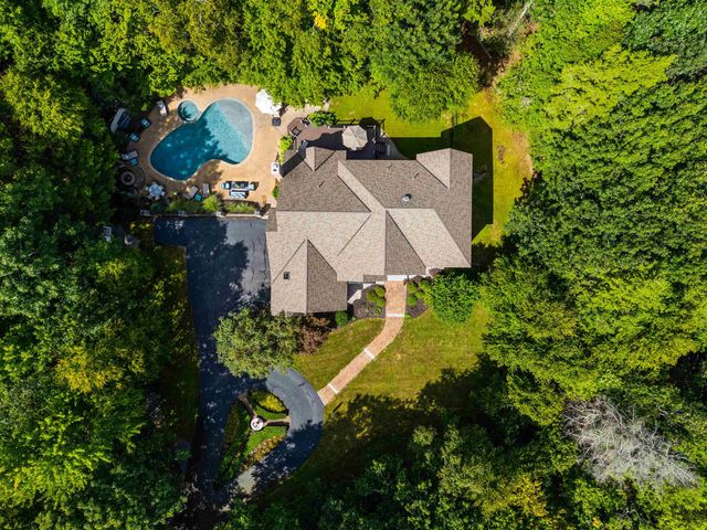 2 Rolling Woods Drive, Bedford, NH 03110