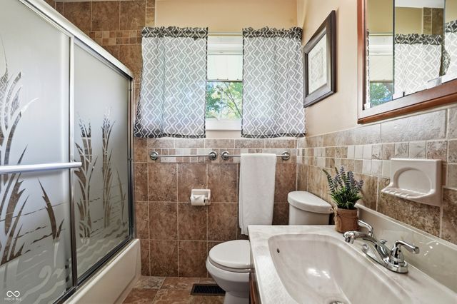 2844 Canterbury Lane, Indianapolis, IN 46220