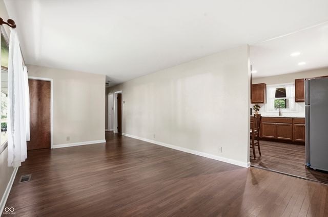 2844 Canterbury Lane, Indianapolis, IN 46220