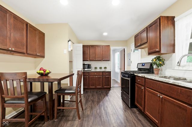 2844 Canterbury Lane, Indianapolis, IN 46220