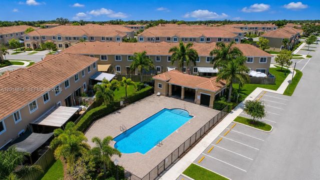 2382 SE 10th St, Homestead, FL 33035