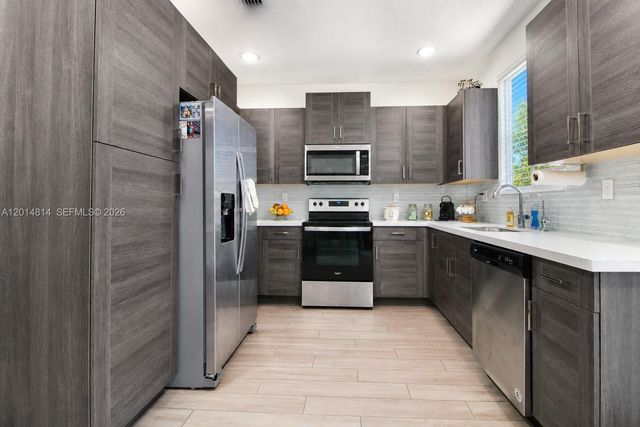 2382 SE 10th St, Homestead, FL 33035