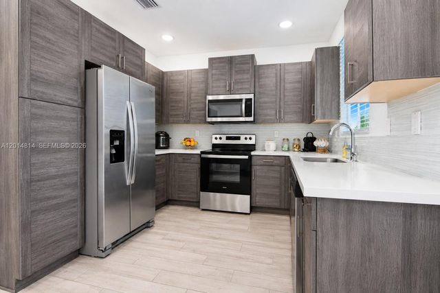 2382 SE 10th St, Homestead, FL 33035