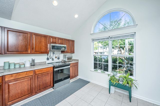 110 Greyson Circle, Goose Creek, SC 29445