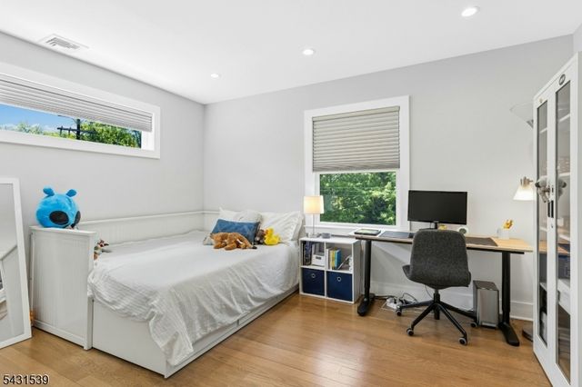 18 University Ave, Chatham Boro, NJ 07928