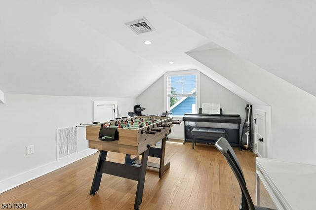 18 University Ave, Chatham Boro, NJ 07928