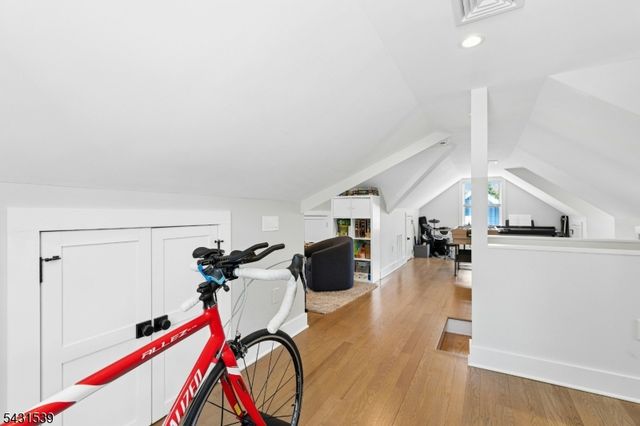 18 University Ave, Chatham Boro, NJ 07928