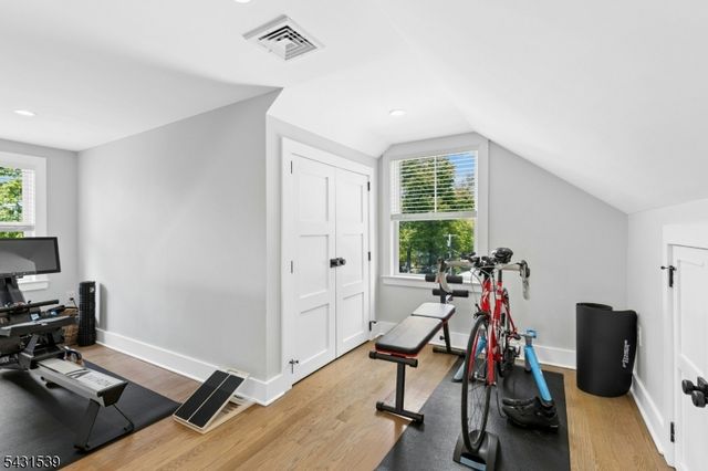 18 University Ave, Chatham Boro, NJ 07928