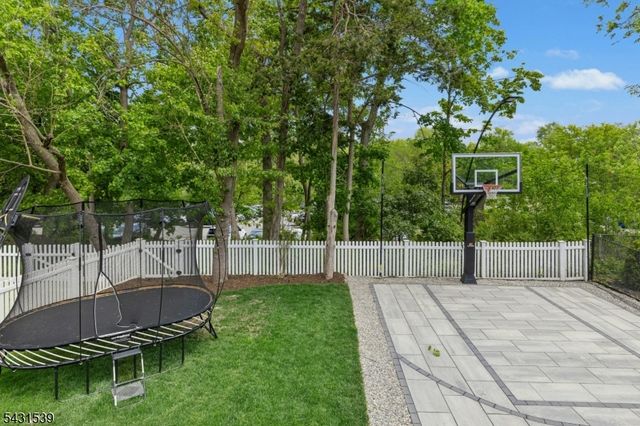 18 University Ave, Chatham Boro, NJ 07928