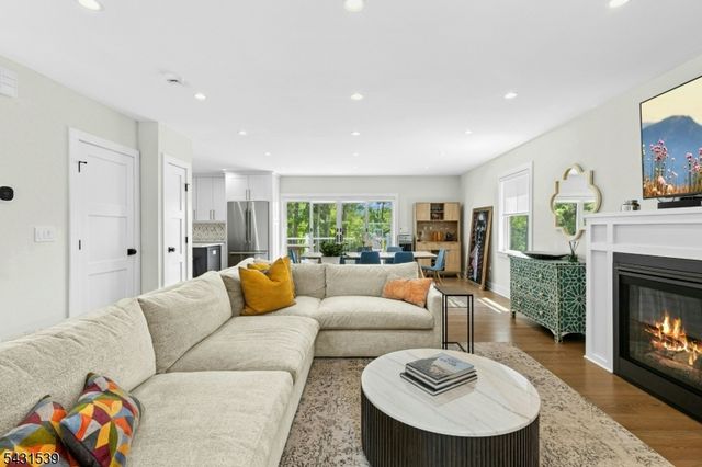 18 University Ave, Chatham Boro, NJ 07928