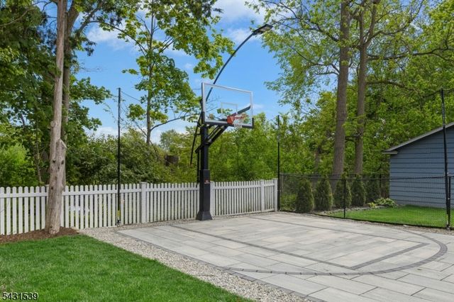 18 University Ave, Chatham Boro, NJ 07928