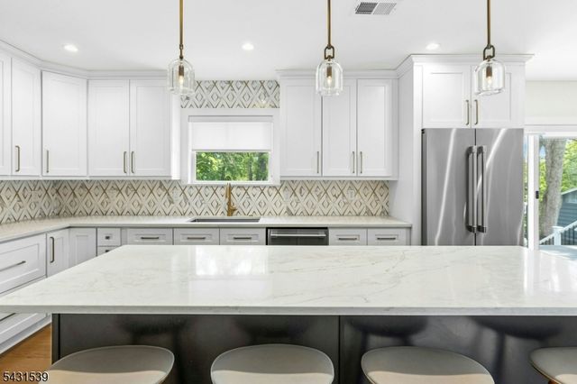 18 University Ave, Chatham Boro, NJ 07928