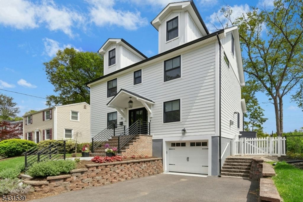 18 University Ave, Chatham Boro, NJ 07928