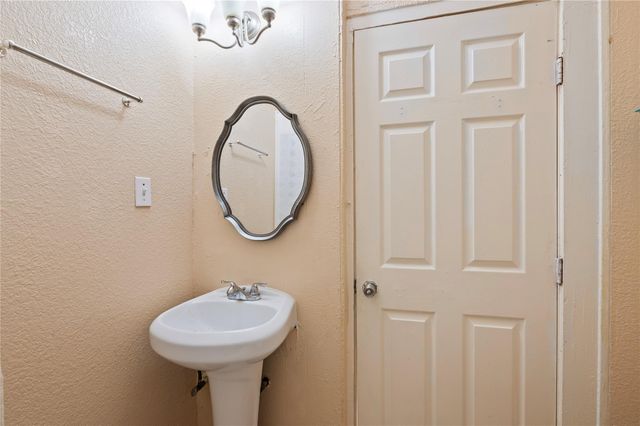 6839 Avenue K, Houston, TX 77011