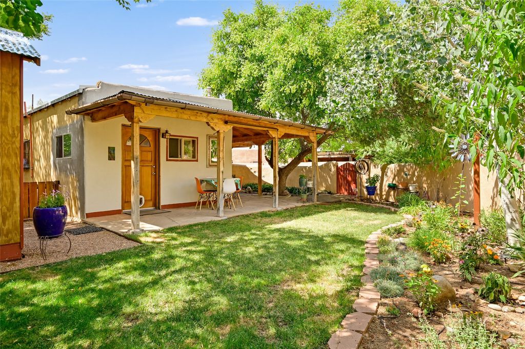 531 Juanita Street, Santa Fe, NM 87501