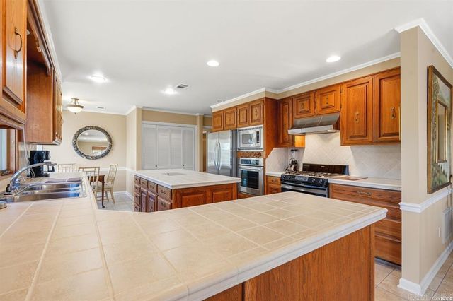 270 Housley Pt Apt F, Hot Springs, AR 71913