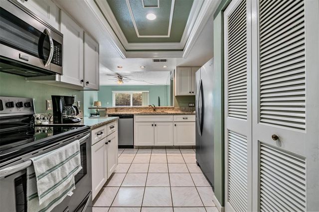 13612 S VILLAGE DRIVE 212, Tampa, FL 33618