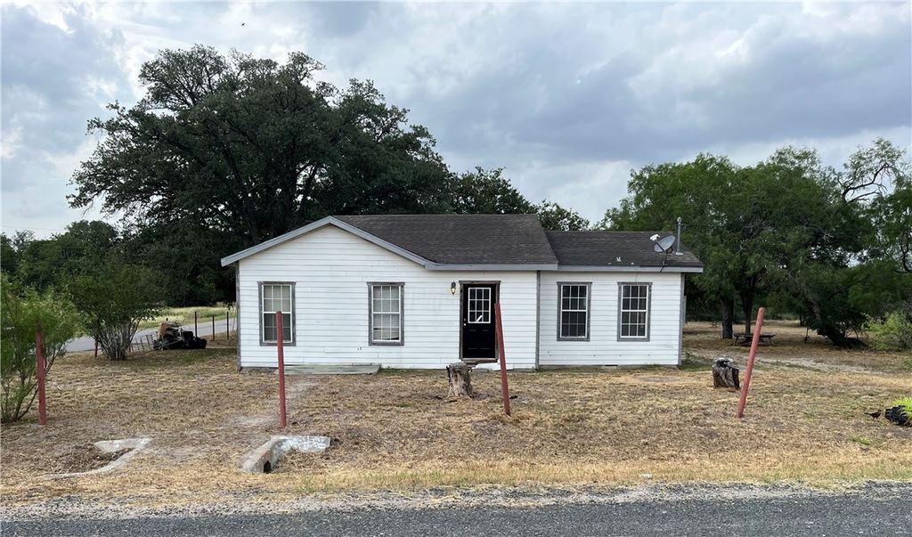 410 Catholic Cemetery Rd, George West, TX 78022