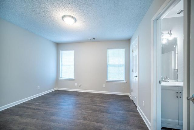 1059 Bridle Creek Drive, Flowery Branch, GA 30542