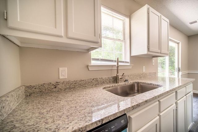 1059 Bridle Creek Drive, Flowery Branch, GA 30542