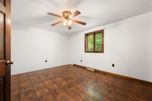 421 Kitemaug Road, Montville, CT 06382