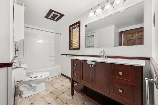 421 Kitemaug Road, Montville, CT 06382